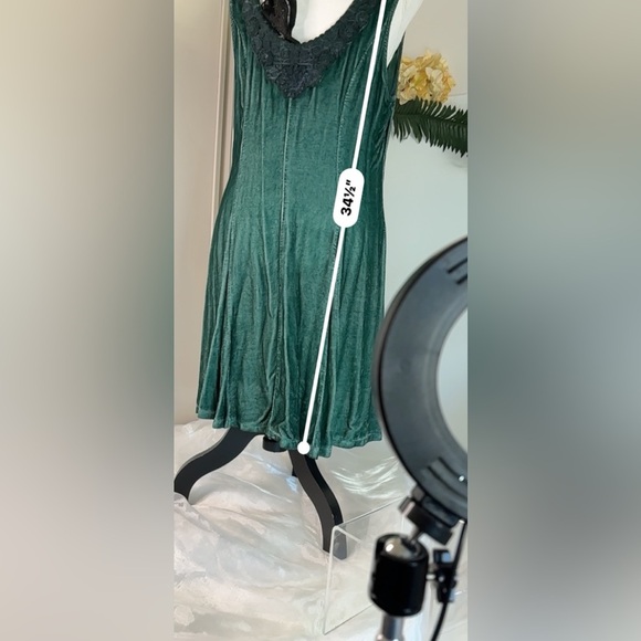 Black Swan Women’s Green Velvet Brocade on back of Dress Size large - Picture 6 of 9